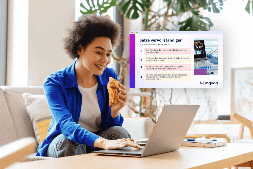 Junge Frau schaut auf ihren Laptop, sie besucht einen B2 Deutschlurs von Lingoda